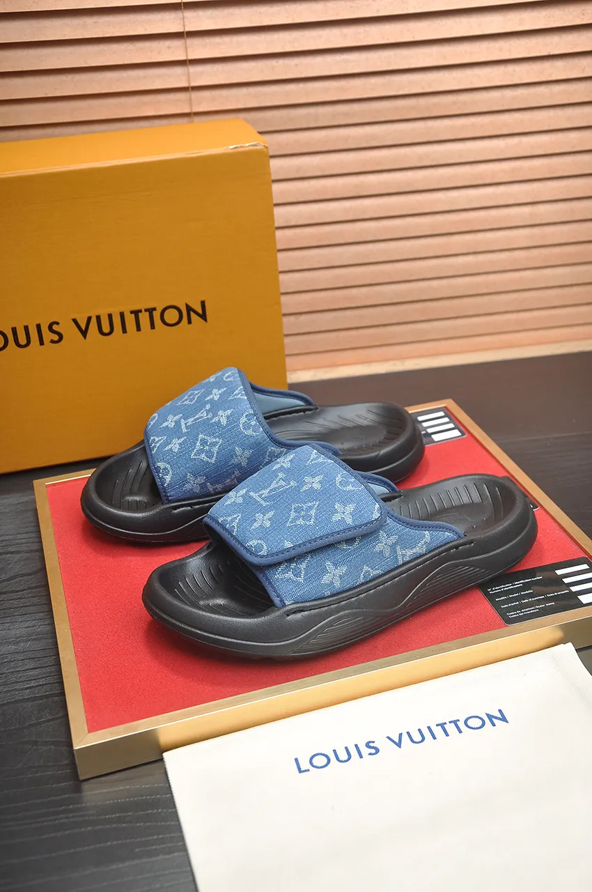 Men's men's shoes 💰340💶 [Louis Vuitton LV slippers] (high-end cowhide) counter 1:1 fashion style, a must-have for summer! The designer used LV’s iconic outsole. The original simple slippers instantly become fashionable! The upper is made of flexible special cowhide leather straps alternately, and the workmanship is exquisite! A must-have for stylish men in summer, size 38-45 (45 customized)
